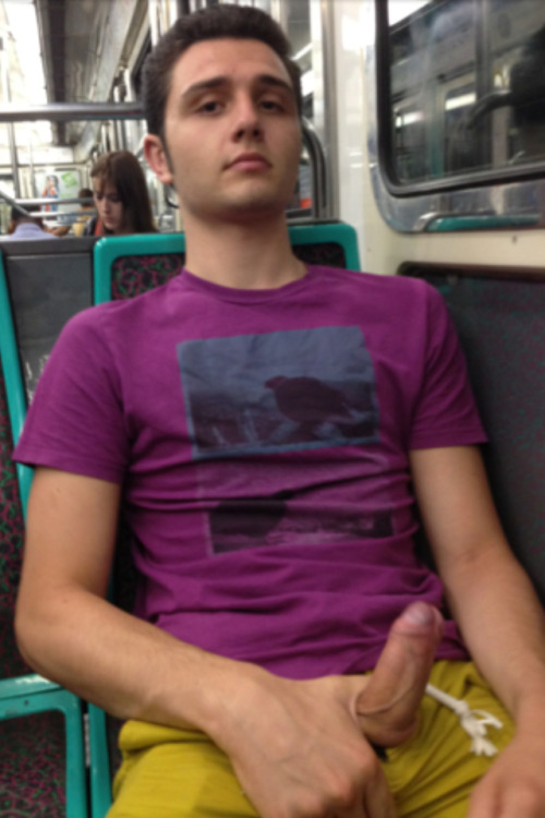 ...AND YET ANOTHER UNNECESSARY GAY NUDITY BLOG