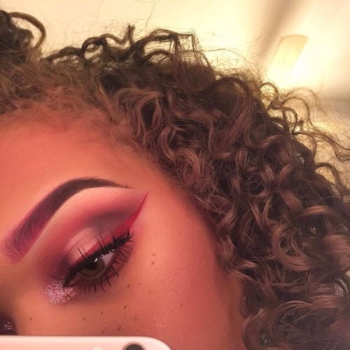 aisselectric:I’ve been feeling reds lately