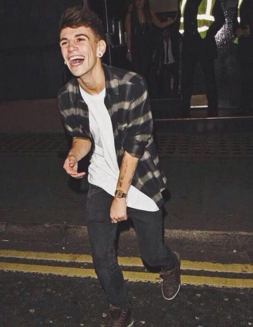exclusivekiks:  19 yr old, Jake Sims from X-Factor (UK) boy band, “Stereo Kicks” gets exposed 💋💋💋 Follow me: http://exclusivekiks.tumblr.com/ 