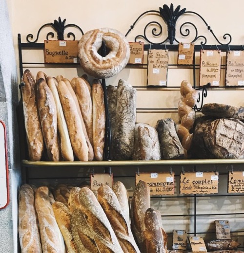ablogwithaview:I will never tire of pretty bread ✨ (at Annecy)www.instagram.com/p/BnvZit-neN