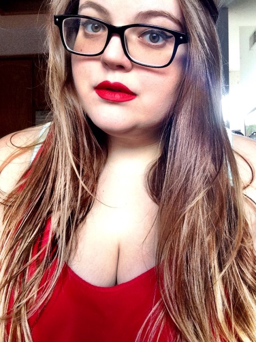 unskinny:  Workin’ on that pout. adult photos