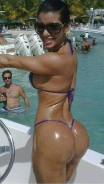 poundtheround:  Pound The Round - A blog for the dedicated.. addicted.. & totally obsessed booty loving fiends worldwide.
