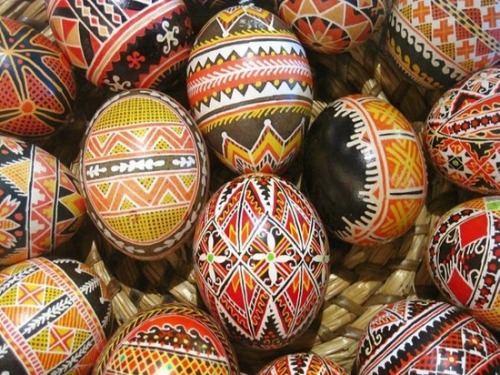 ornaments-of-the-world:Polish pisanka (plural pisanki) is a common name for an egg (usually that of 