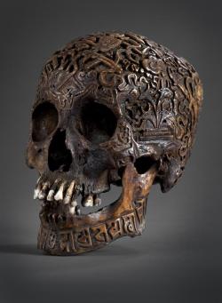 serpent-kiss:  Tibetan engraved skull