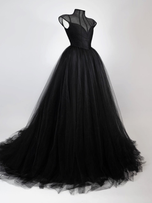 chandelyer:  ‘Black Tulle Skeleton’ gown by Frieda Lepold
