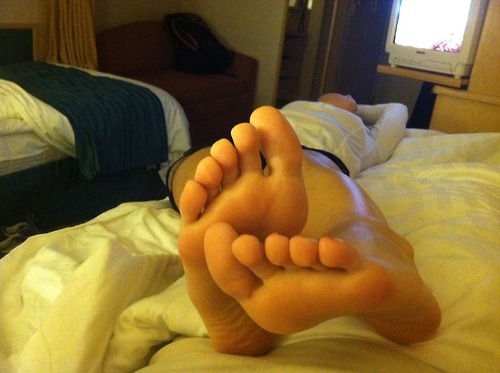 prettycutefeet:  60 Followers in less than a week. Thanks guys. Here’s one of my favorites.