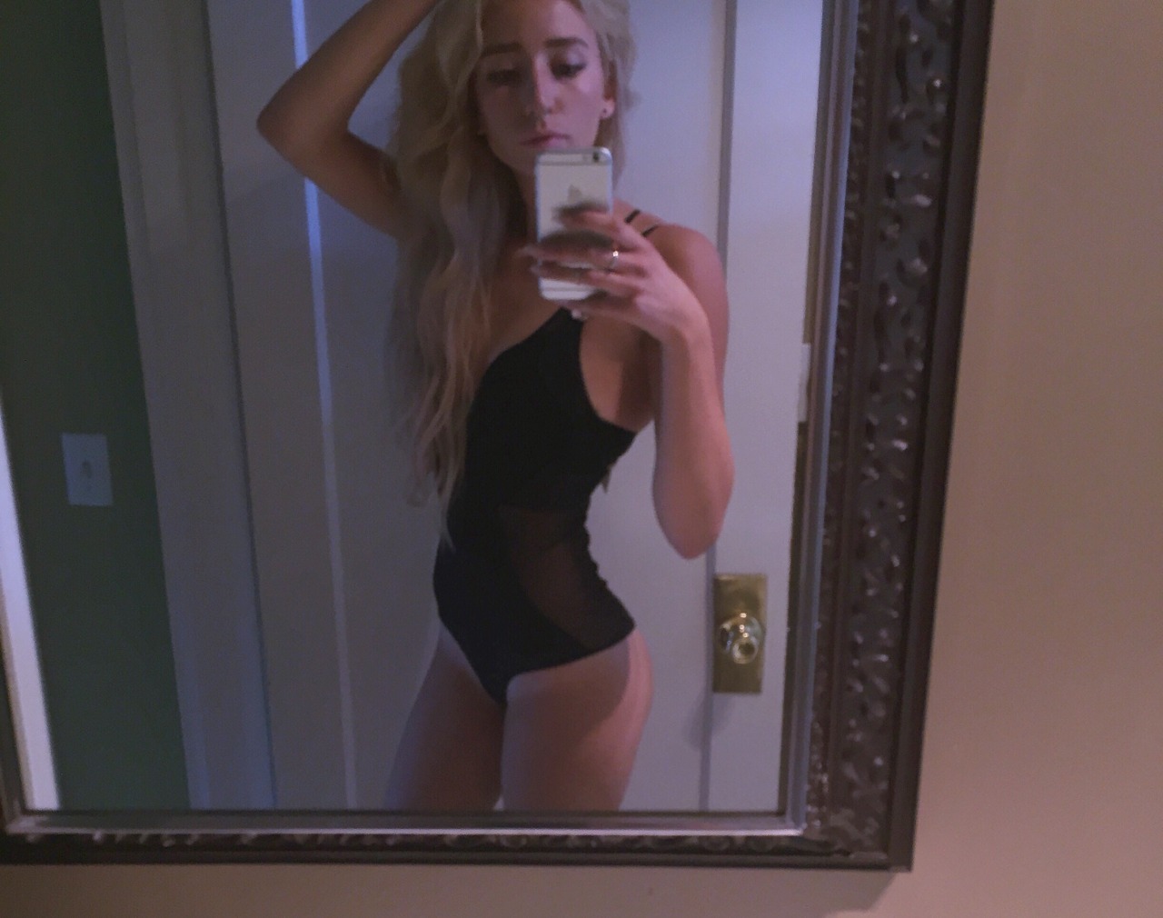 crystalcaine:  Tan summer skin :(