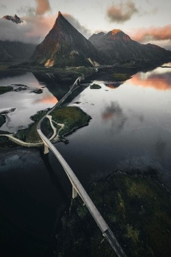 utwo: Lofoten Road © janni laakso  