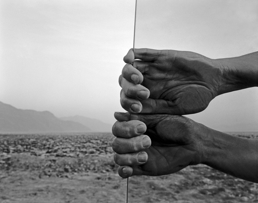ojo-rojo:  Judy Dater: “My Hands”. http://judydater.com/ 