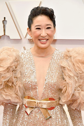 p-pikachu:Sandra Oh attends the 92nd Annual Academy Awards.