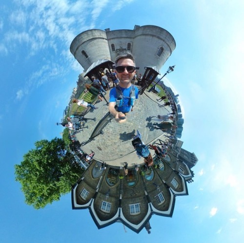 Another London photo from my trip in June.. . . . . #tinyplanets #littleplanet #smallplanet #lifei