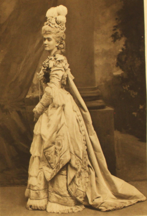 lacedheartt:Devonshire House Fancy Dress Ball - July 1897