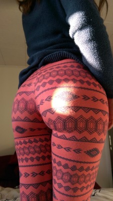 lovethebum:  “You guys like leggings or should I just take them off?&ldquo; by reddit user teenage_waistband