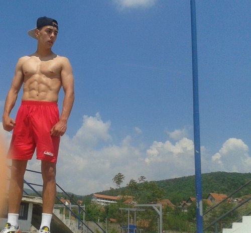 nislije:  This Serb is so irresistible 