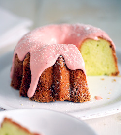 foodiebliss:  Pistachio Pound Cake With Strawberry