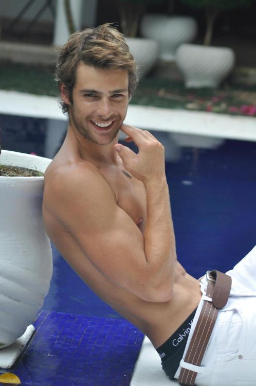 jvpoz:  Victor Benain