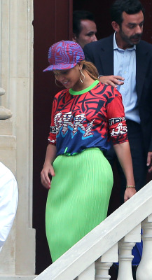 beyoncefashionstyle:  Beyoncé leaving Luxuous