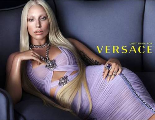 Lady Gaga es el nuevo rostro de VERSACEAhora que el amor que Lady Gaga siente por su amiga Donatella