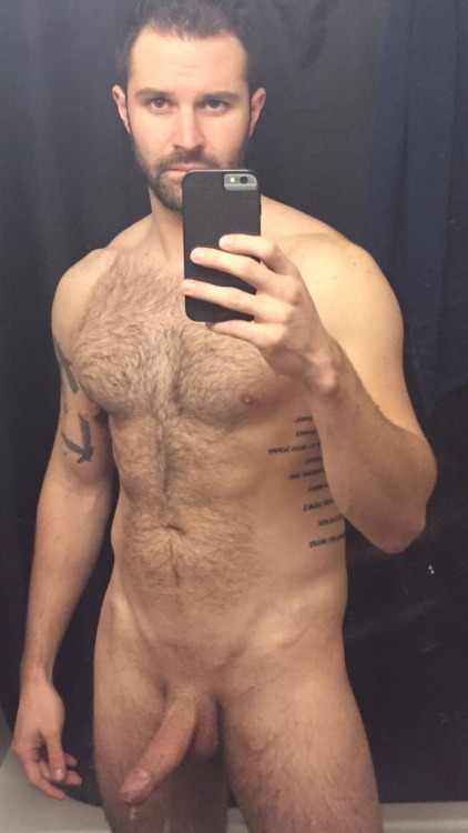 straightdudesexting:Straight hairy hunk