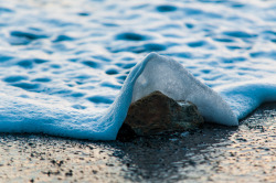 blazepress:  Seafoam splash captured at a thousandth of a second.