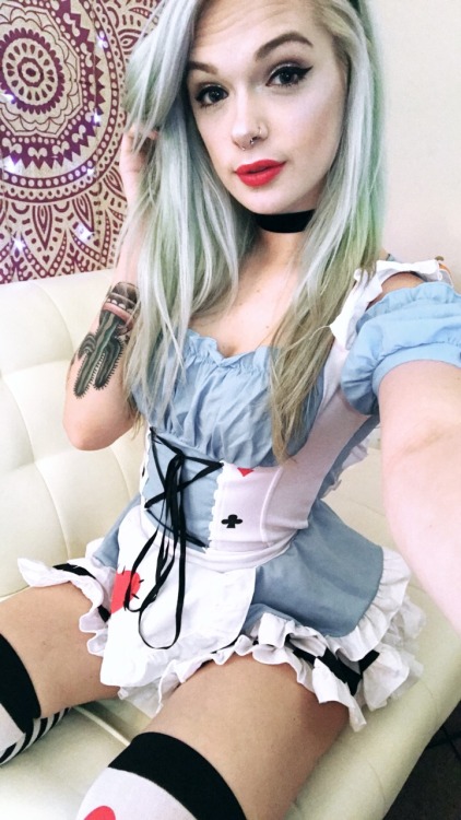 fuck-it-idc:  Wasting away in wonderland ♠️♥️♣️♦️