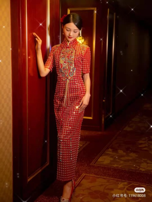 fuckyeahchinesefashion:chinese qipao for wedding