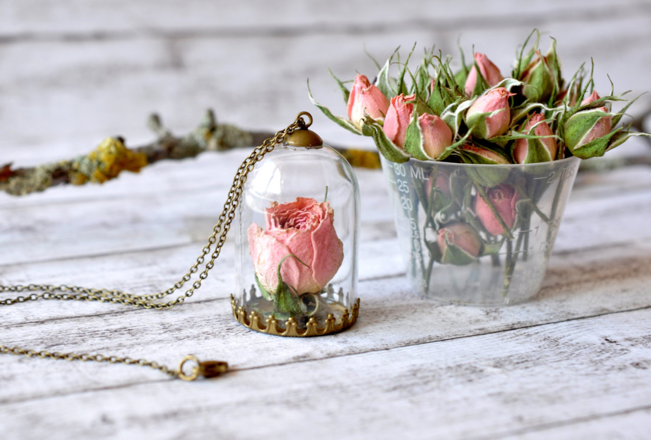 pomegranateandivy:  bestof-etsy:  Stunning Glass Bottle Encapsulated Rose Pendants