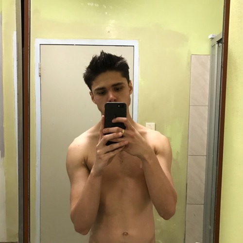 uemou: I’m probably too revealing in my photos. Definitely.