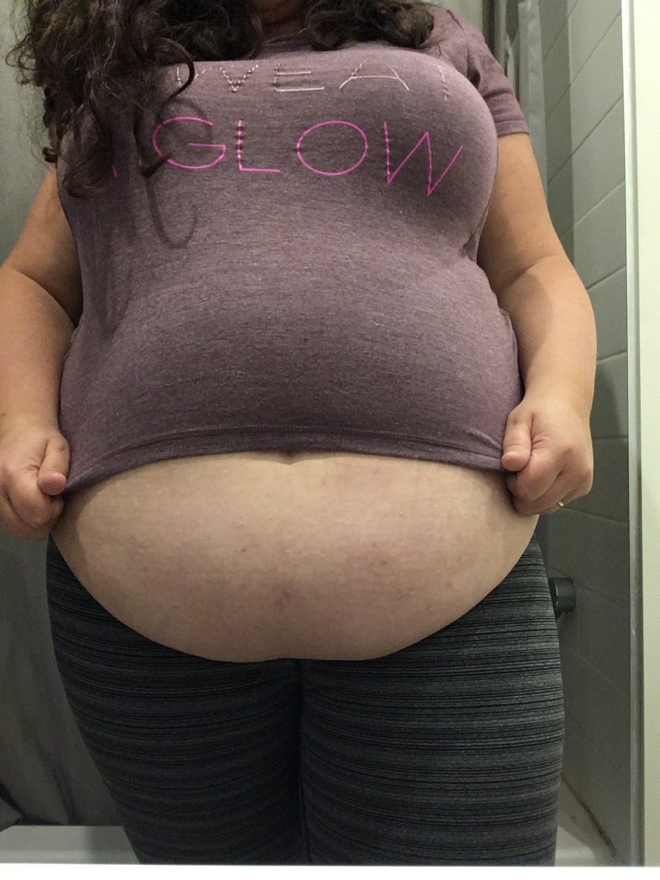 f-b-a-l:  kyl1kk1:  As requested - my belly in a size L shirt. Definitely heard some