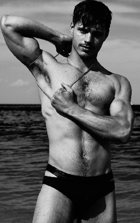 https://sexyboysbeingsexy.tumblr.com/post/117381994509