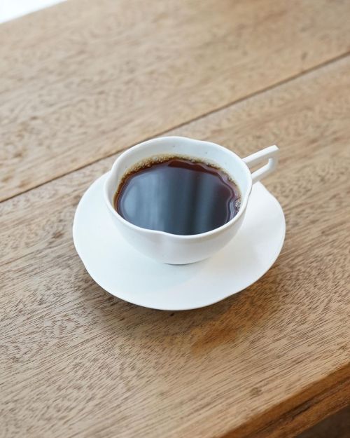 ・ ・ 本日も変わらず営業しております。 コーヒー一杯から、お気軽にどうぞ。 ・ Open 11:00-19:00 ・ #yaichi#やいち#器#うつわ#cafe#カフェ#ア