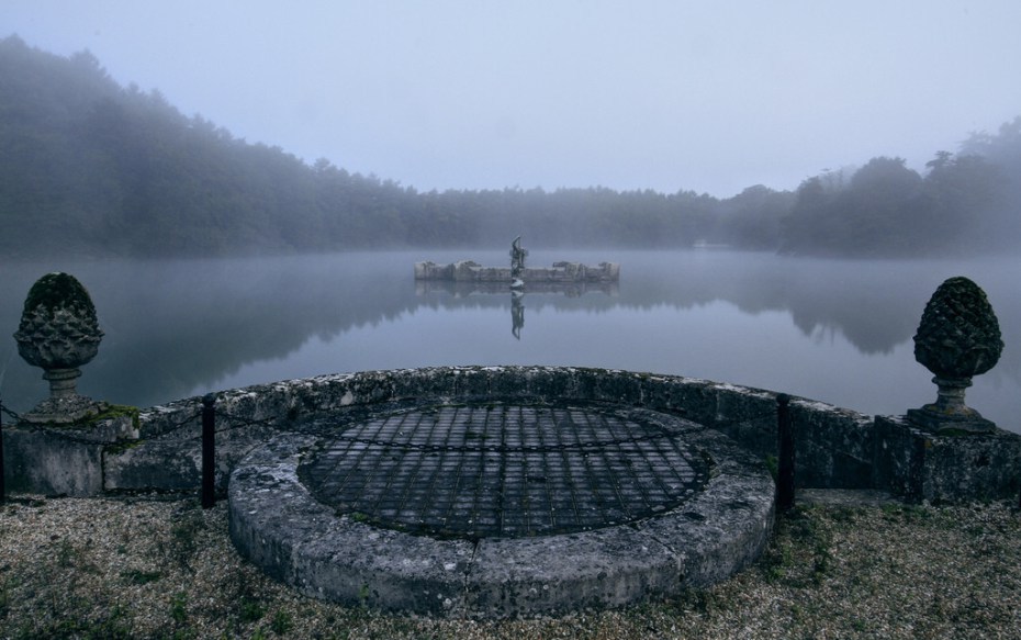 blazepress:  There Is a Hidden Room Located underneath This Lake
