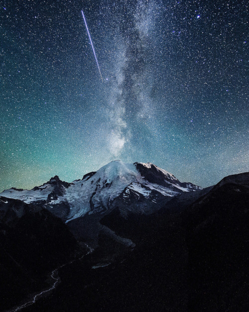 spacenexus: Shooting star over Mt. Rainer, Washington | by Tanner Stewart