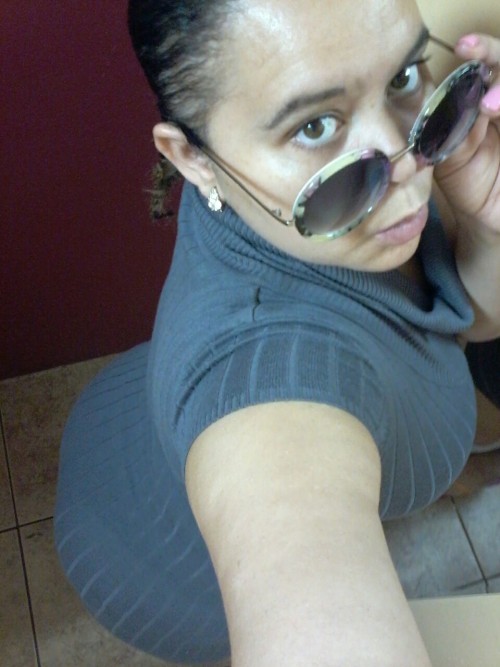 xqu33nkushx: Dominican booty got you looking at me like hey there cutie!!!!! Lol love them curves.