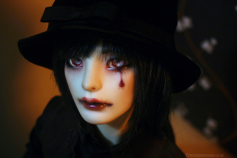 cicadasoup:  moth was supposed to have that hat why don’t you give it ba-………..