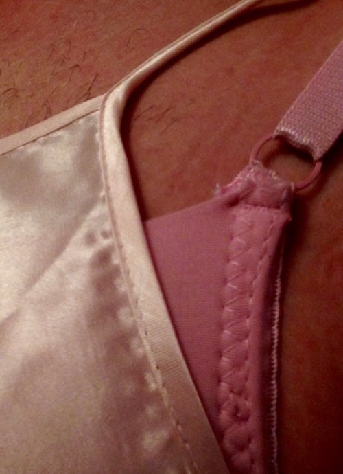 merrylander:  Last night, we had a long conversation about Locktober, and we’re both thinking we’ll be able to put up a good effort.  We’ll see how it goes, but we arrived at a few trade-offs in the process; more corsets and colours, in exchange