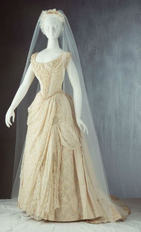 hoopskirtsociety: Wedding Dress: 1887, Australian, silk faille with machine-made Valencienne style l