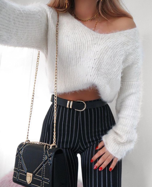 acuore: thechic-fashionista: V-neck Sweater»  Coupon code: ZAFULLOVE66(10%OFF) Design a life you lov