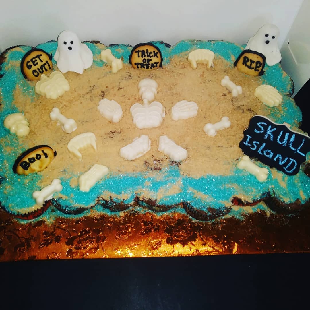<p>Halloween Themed Pull- apart Cupcakes #skullisland <br/>
.<br/>
.<br/>
Online Ordering & Delivery Available<br/>
.<br/>
.<br/>
.<br/>
.<br/>
.<br/>
.<br/>
.<br/>
.<br/>
.<br/>
#pullapartcupcakes #pullapartcake #halloweencupcakes #corporatecatering #corporateevents #realcakebaker #cakecents #skeletons #cakecatering #foodlikewhat #foodiesoflosangeles #foodpic #ghostly #spookytreats #foodlikewhoa #foodgasm #sweettreats #foodiesofinstagram #halloweenparty #halloweenfood #halloweenfoods #halloweendesserts #halloween2019 #halloweencostumes #halloweentreats  (at Downtown Los Angeles)<br/>
<a href="https://www.instagram.com/p/B4H-DeeAeAD/?igshid=1ardwbwusaojj" target="_blank">https://www.instagram.com/p/B4H-DeeAeAD/?igshid=1ardwbwusaojj</a></p>