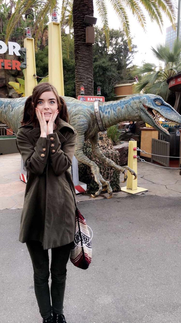 ixnay-on-the-oddk:  Raptor left me alone cuz I stink :3