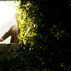 fponthedl:  Jamie &amp; Claire at the Black Kirk - 1x03 The Way Out  