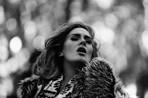 fortysixsunsets:  elizabethtudors:  adelesource:  “HELLO” - Behind the scenes    Loooooove this  😍😍😍😍😍