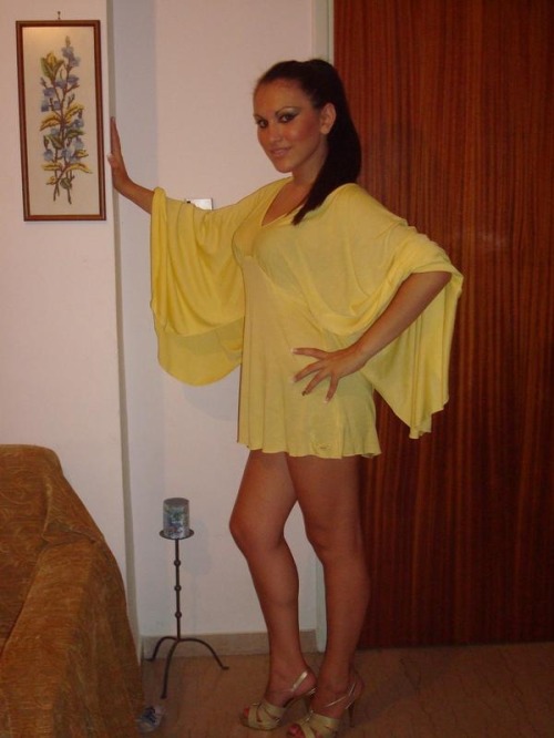 downtheblouse:  A whole set of this cute brunette: http://hotfile.com/dl/209772871/8116a41/grok.zip.html