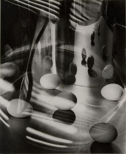 inneroptics:    Carlotta M. Corpron Eggs Encircled, 1948   