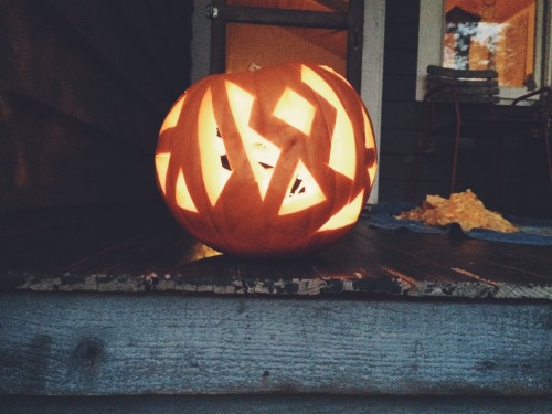 smokesignalsbaking:  First pumpkin carving of 2015!