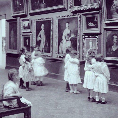 Children in the galleries was taken in 1913, Metmuseum