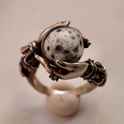 wickedclothes: This celestial ring features a full moon crafted from hand-blown glass. The Oracle&rs