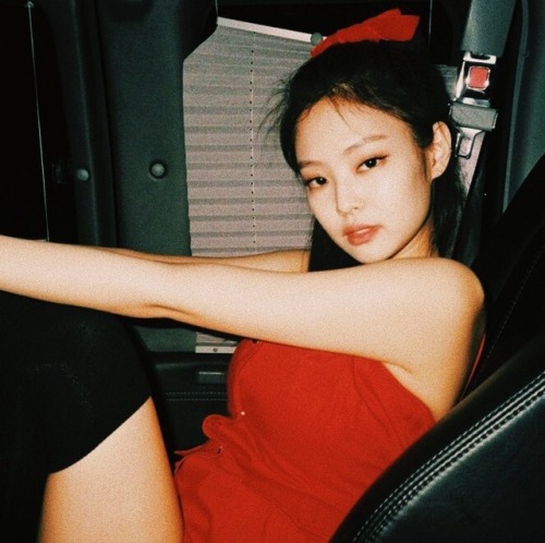 ⋆ jennie kim + like/reblog thank u + jennie in red is super hot.