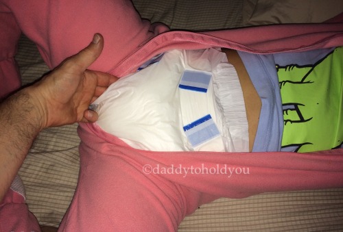 attend2me:  babytrevor:  daddytoholdyou:  By request, here is Sophia in her pink onesie and Daddy checking her diaper.  I use all three of the favored methods:  1.  The the “Peek-n-Feel” down the front of the diaper.  It’s cute and makes her feel
