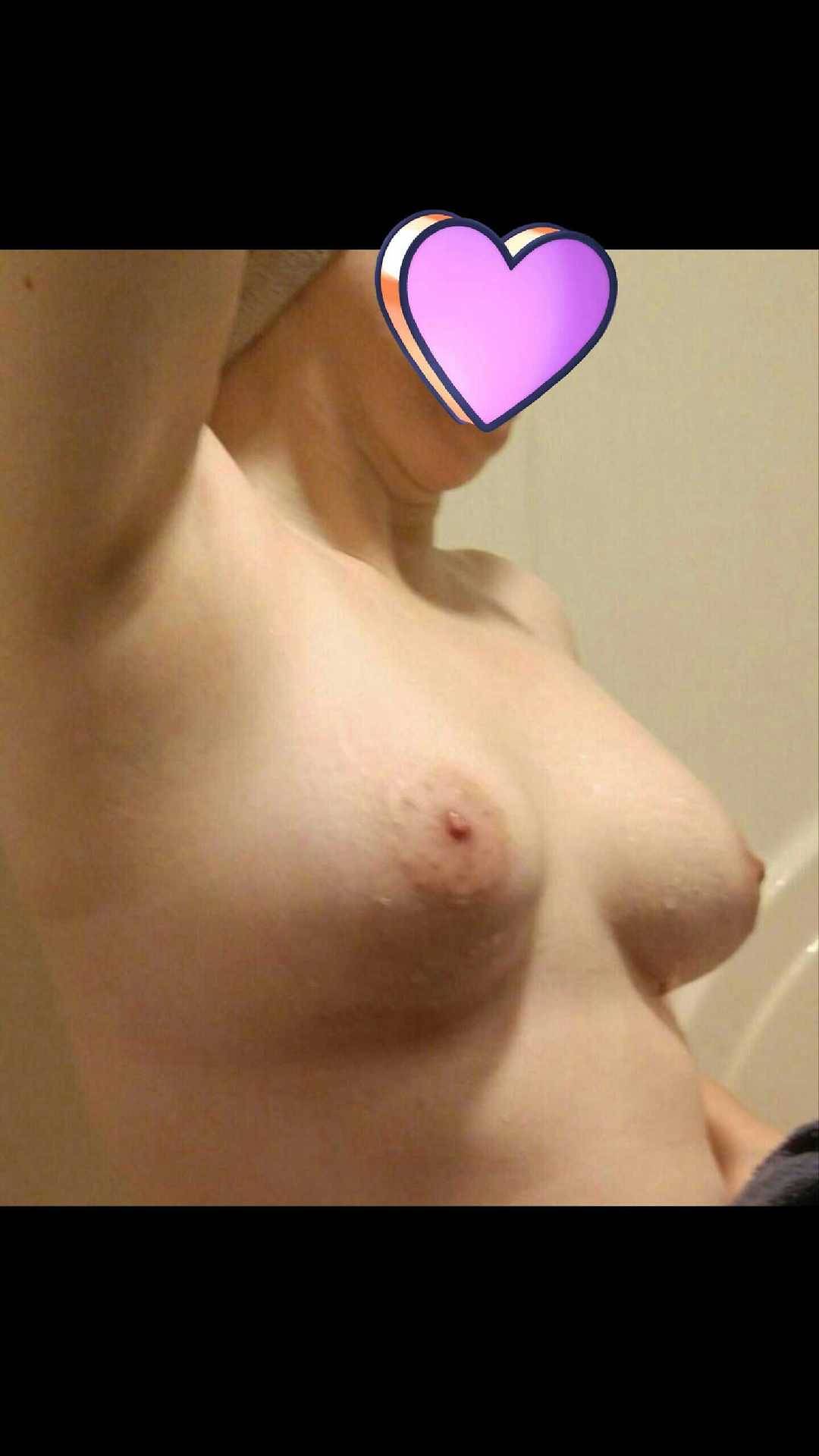 voyeurunaware:  vany9717:  Request from cincychris74 for armpits pics. This is the